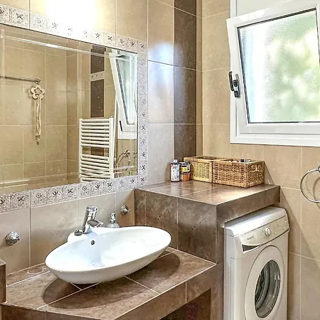 3 Bedroom Gorgeous In * Koróni